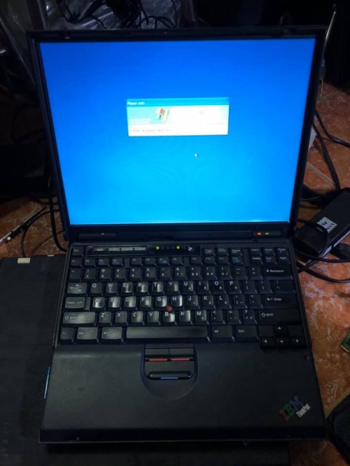 Laptop IBM T22 Cổng LPT Win XP - Win 98